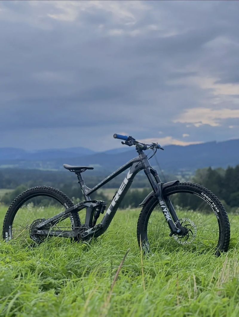 Trek Slash 8