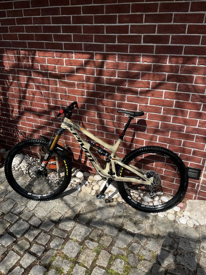 Pivot Firebird 29 Pro XO1