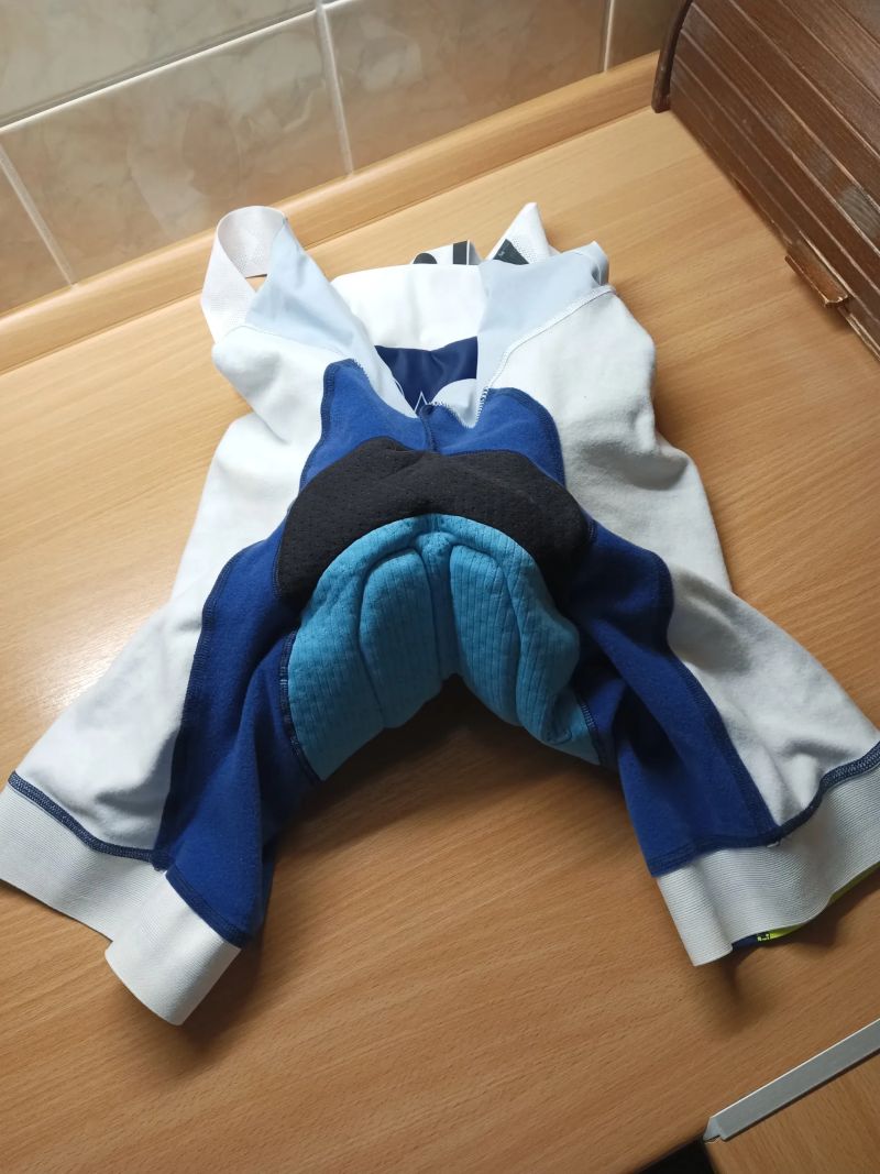 Prodám kraťasy Assos vel. S, kraťasy Kalas zateplené vel. S