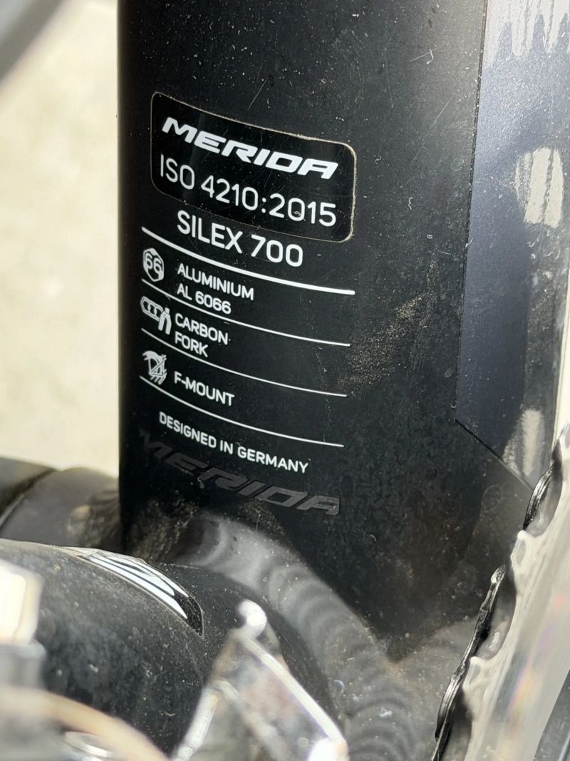 Merida Silex 700 + Mavic Aksium Elite Evo UST Disc CL 28" silniční