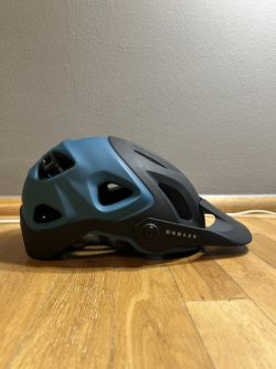 Oakley DRT MIPS MTB helma