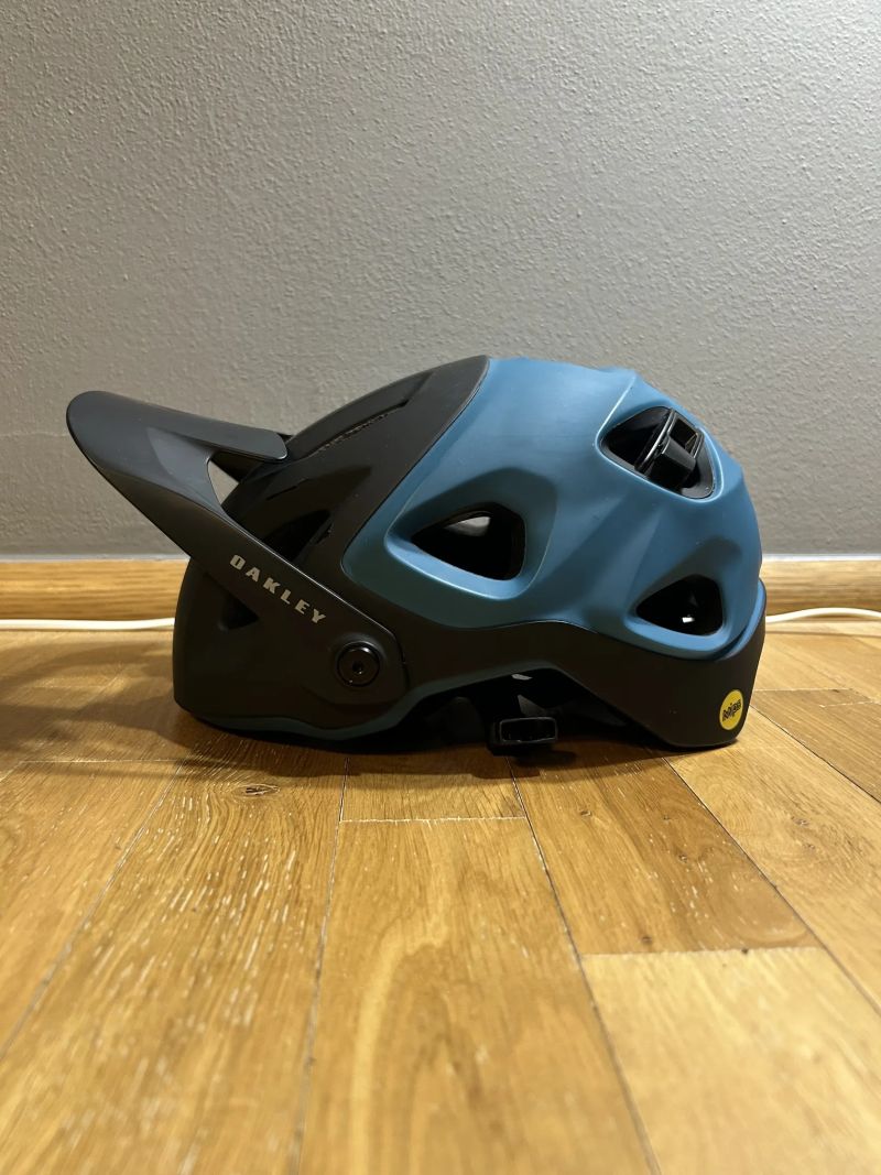 Oakley DRT MIPS MTB helma