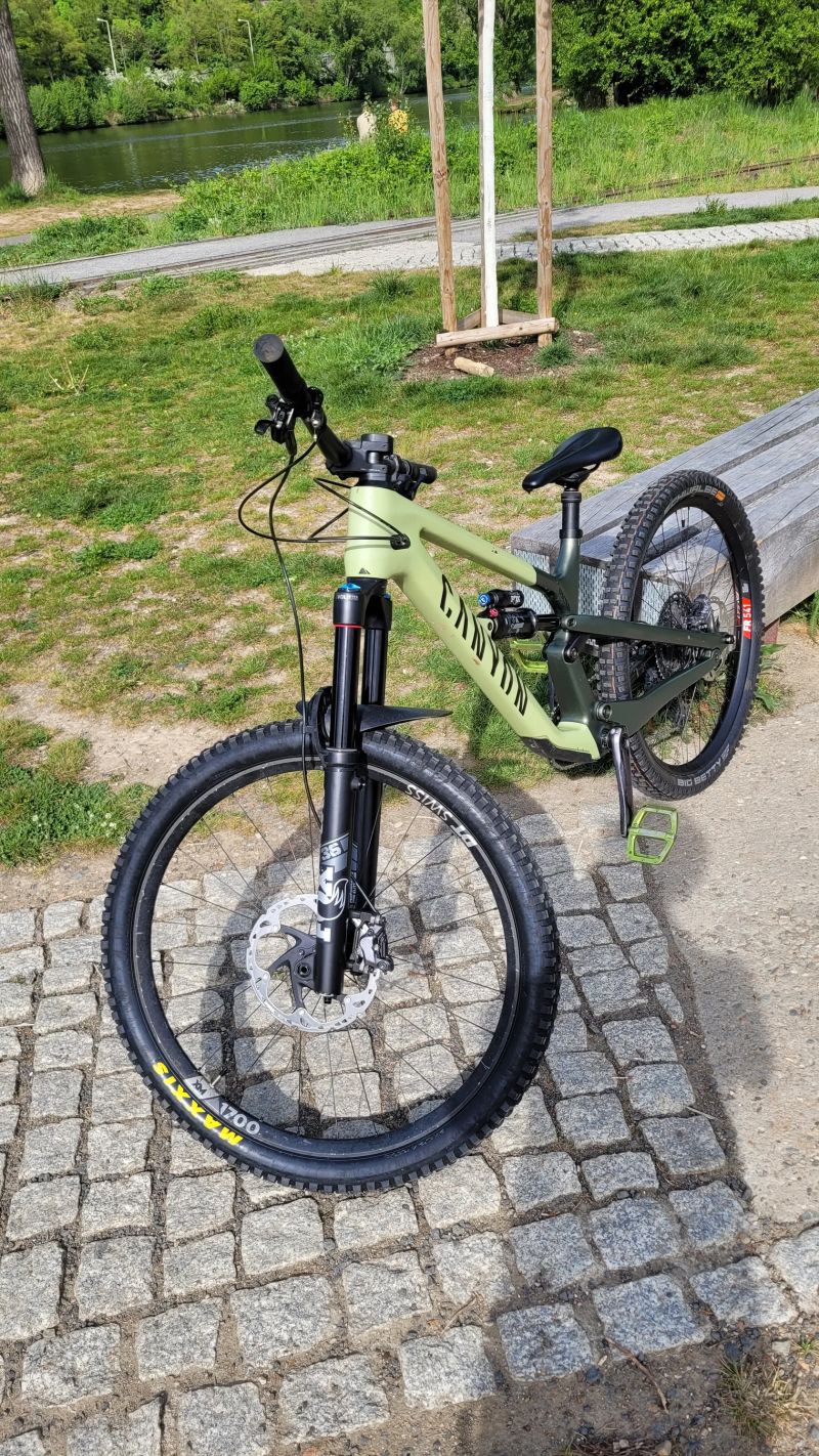 Canyon Spectral CF8 - vel. S (do 170cm)