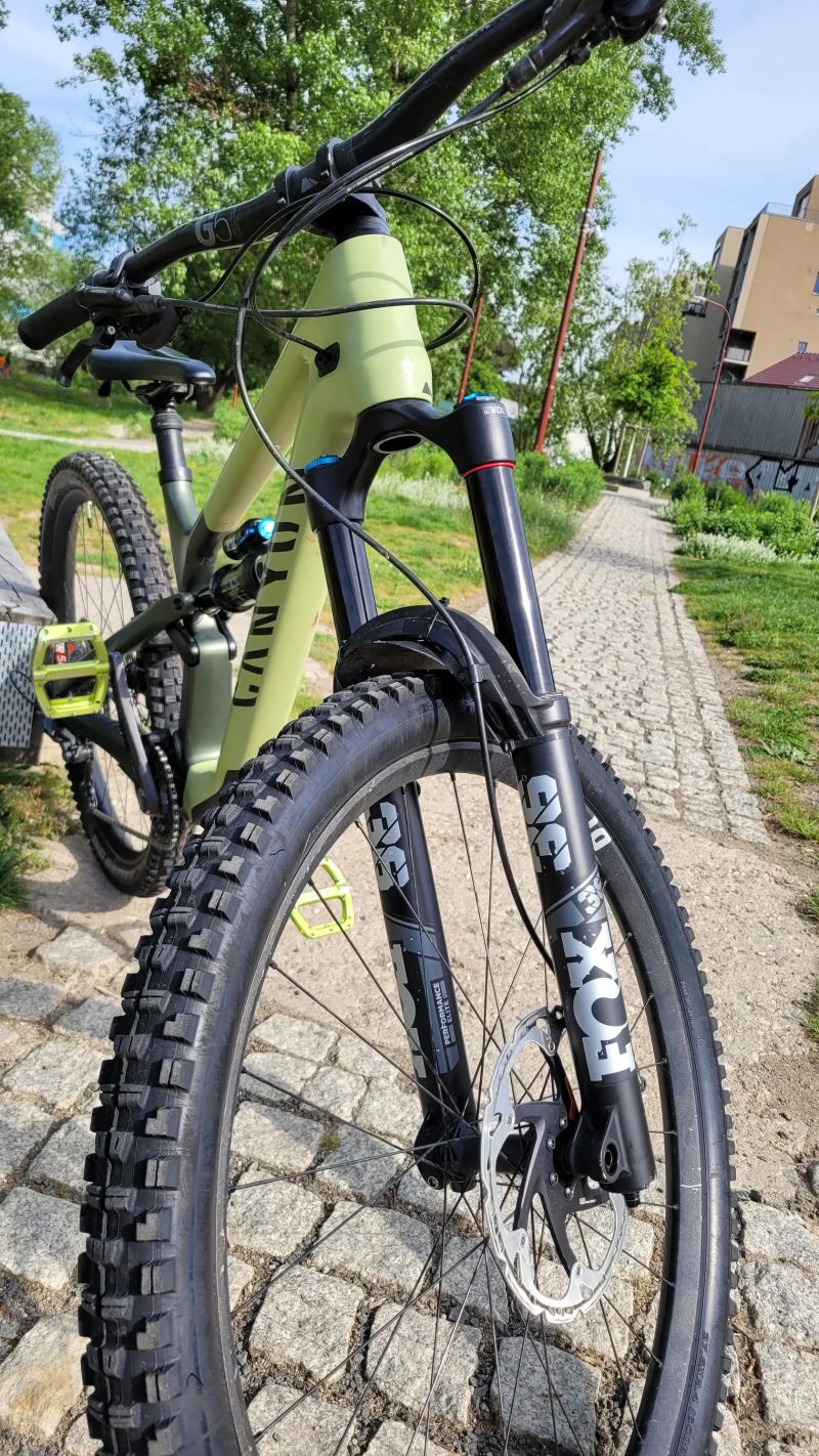 Canyon Spectral CF8 - vel. S (do 170cm)