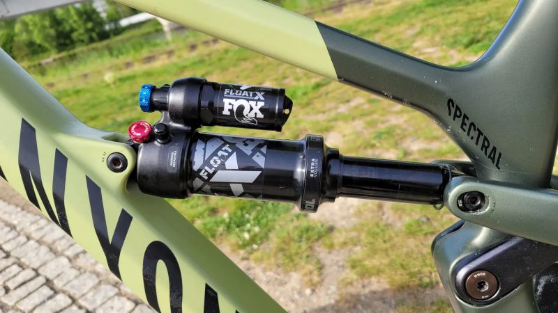 Canyon Spectral CF8 - vel. S (do 170cm)