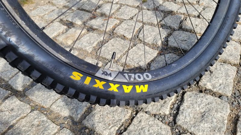 Canyon Spectral CF8 - vel. S (do 170cm)