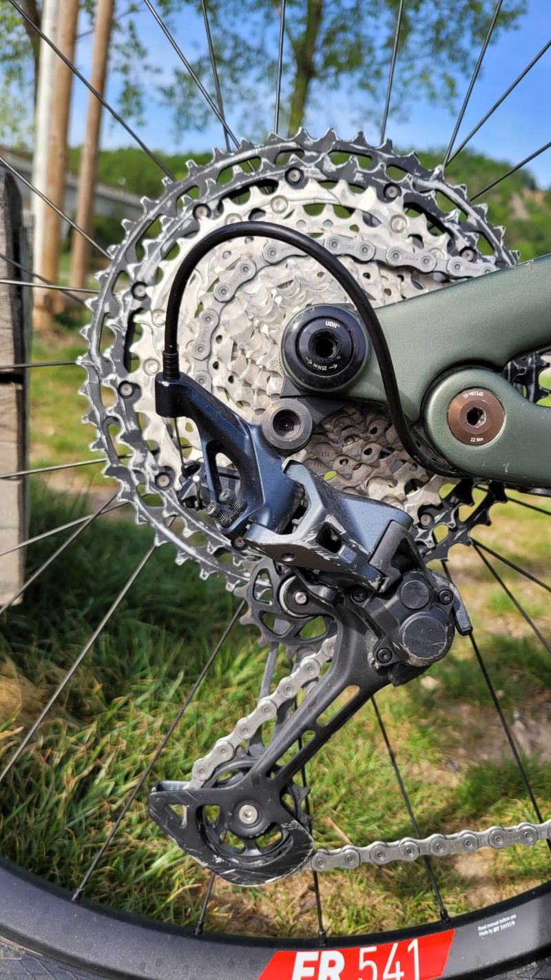 Canyon Spectral CF8 - vel. S (do 170cm)
