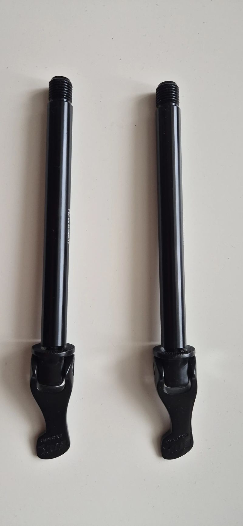 2 x Přední osa FOX 15x110 axle BOOST