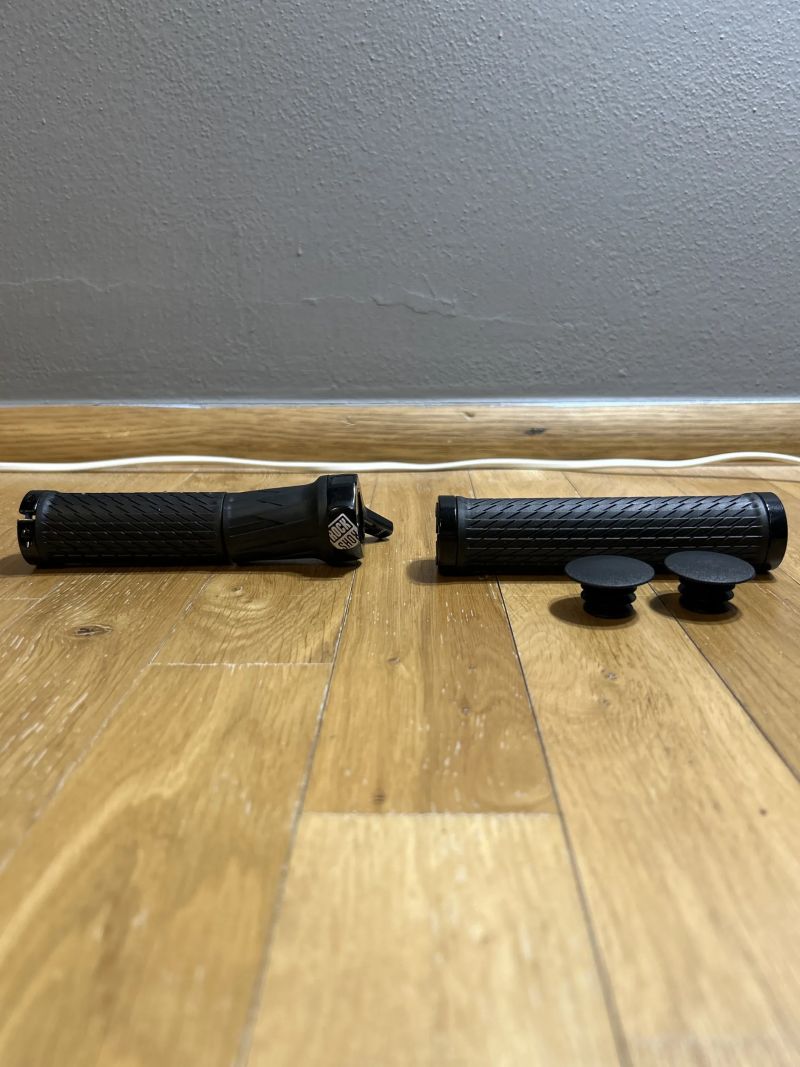 RockShox dual remote lockout gripy nové