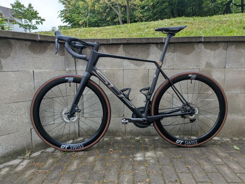 Prodám Superior X-Road Team Issue R Di2 s wattmetrem