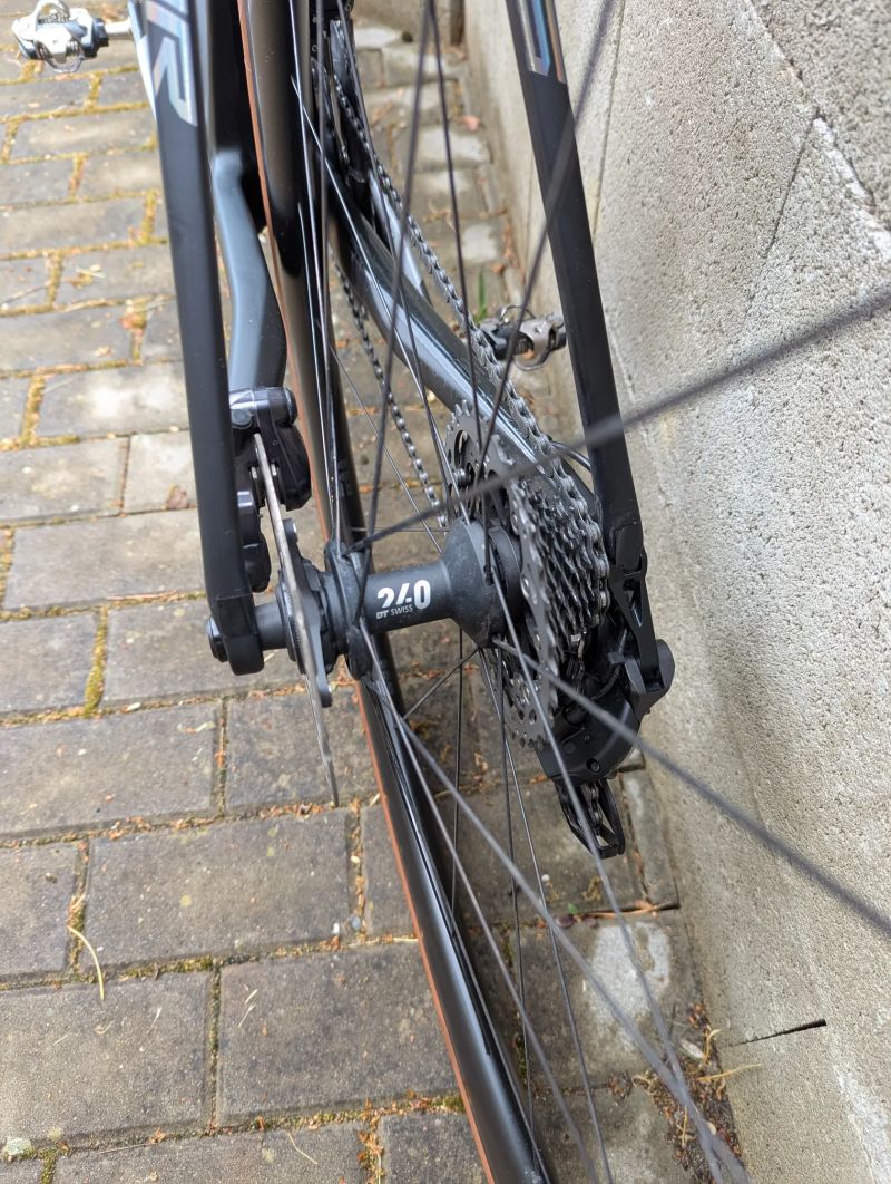 Prodám Superior X-Road Team Issue R Di2 s wattmetrem
