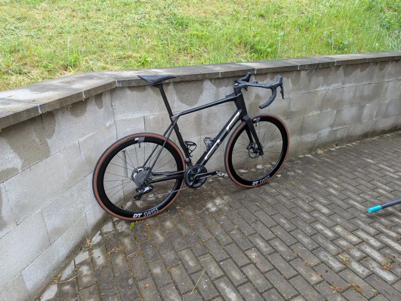 Prodám Superior X-Road Team Issue R Di2 s wattmetrem