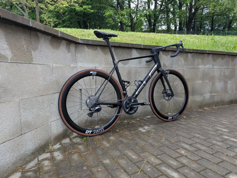 Prodám Superior X-Road Team Issue R Di2 s wattmetrem