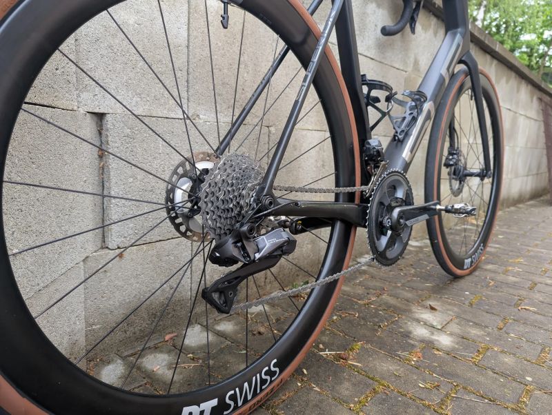 Prodám Superior X-Road Team Issue R Di2 s wattmetrem