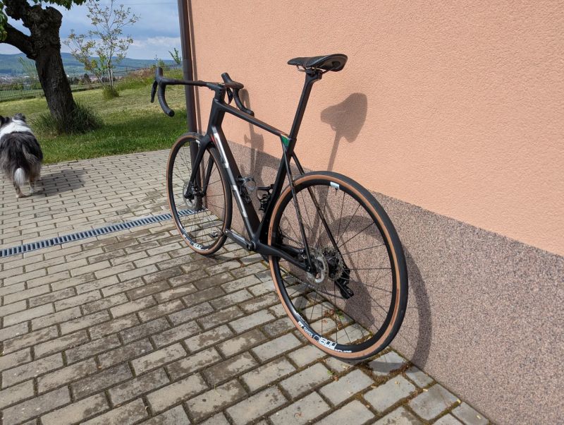 Superior X-Road Team Issue R - wattmetr, hlinikova kola DT Swiss 1800