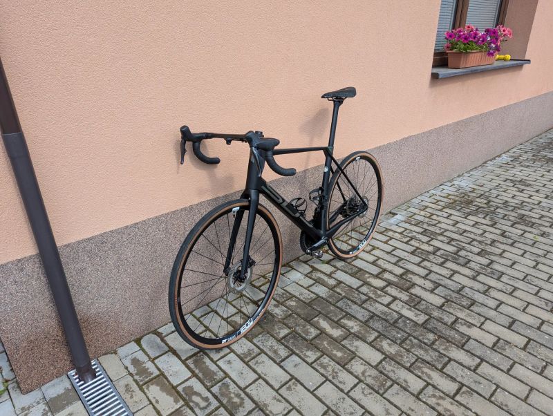Superior X-Road Team Issue R - wattmetr, hlinikova kola DT Swiss 1800