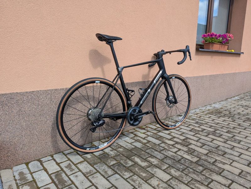 Superior X-Road Team Issue R - wattmetr, hlinikova kola DT Swiss 1800