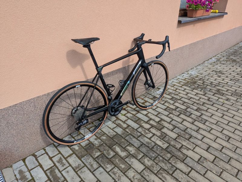 Superior X-Road Team Issue R - wattmetr, hlinikova kola DT Swiss 1800