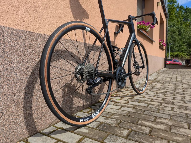 Superior X-Road Team Issue R - wattmetr, hlinikova kola DT Swiss 1800