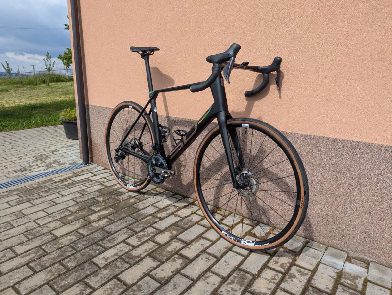 Superior X-Road Team Issue R - wattmetr, hlinikova kola DT Swiss 1800