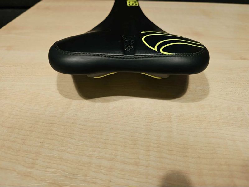 Prodám Sedlo 611 ERGOWAVE active ltd. Flow Yellow