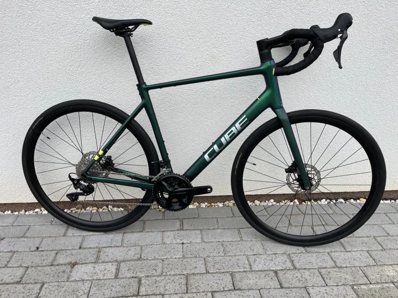 Silniční kolo Cube Attain SLX, žlutá Goblin, model 2025
