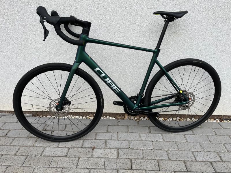Silniční kolo Cube Attain SLX, žlutá Goblin, model 2025