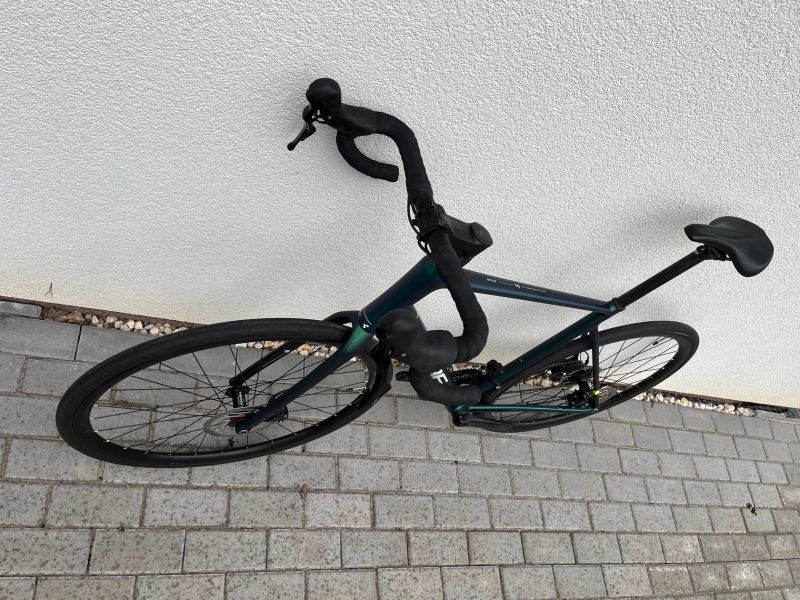 Silniční kolo Cube Attain SLX, žlutá Goblin, model 2025