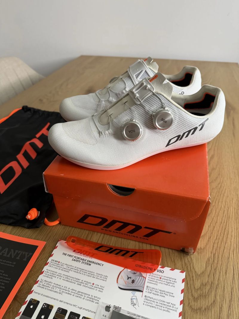 Silniční tretry DMT KR0 EVO White/Silver vel. 43,5 + ZÁRUKA