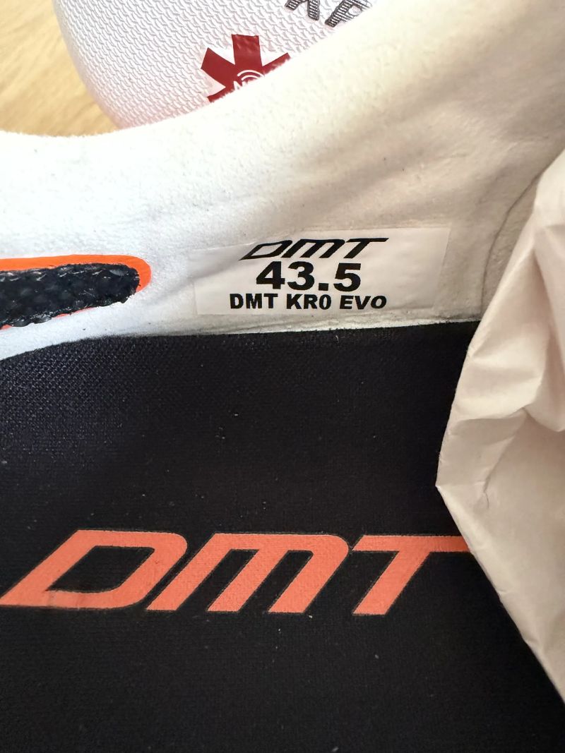 Silniční tretry DMT KR0 EVO White/Silver vel. 43,5 + ZÁRUKA