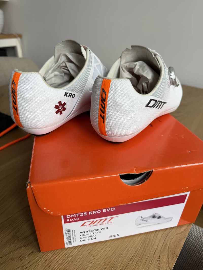 Silniční tretry DMT KR0 EVO White/Silver vel. 43,5 + ZÁRUKA
