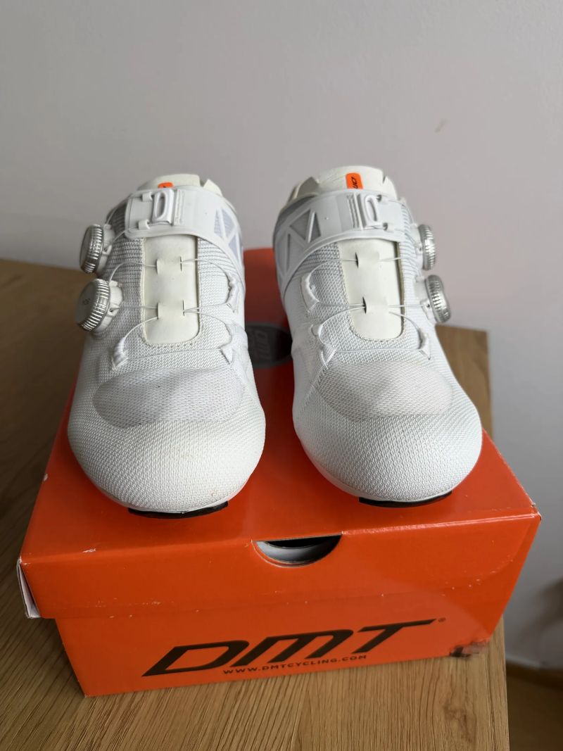 Silniční tretry DMT KR0 EVO White/Silver vel. 43,5 + ZÁRUKA