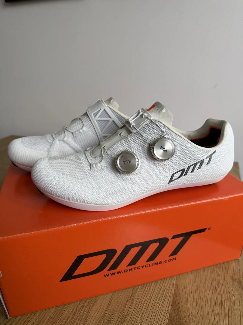 Silniční tretry DMT KR0 EVO White/Silver vel. 43,5 + ZÁRUKA