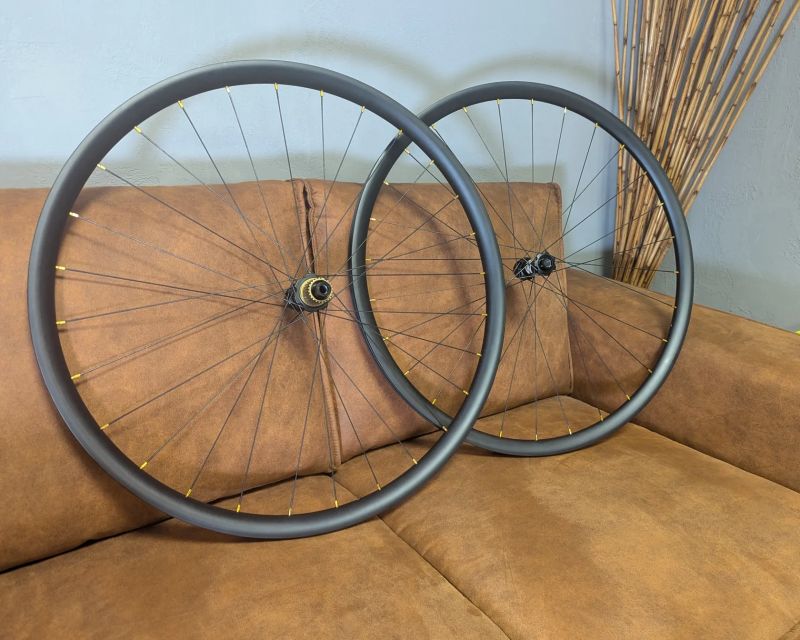 1261g - Nová karbonová kola 29" Ratchet 36T, Straightpull, Boost