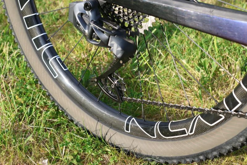 Canyon Lux cf8 vel. L