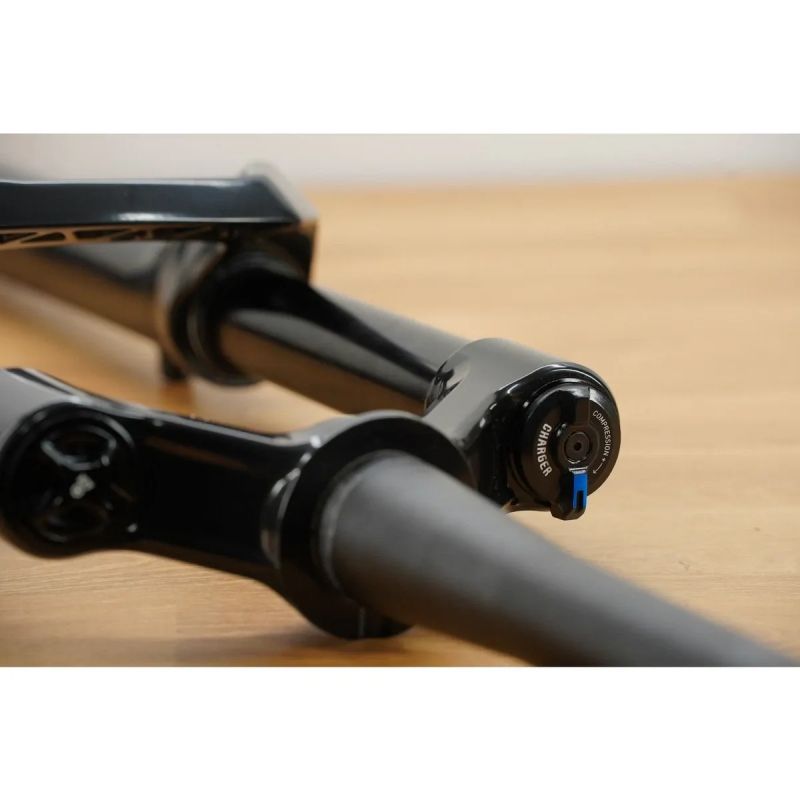 NOVÁ RockShox Pike Select RC 2026 (140mm / 29" / 44 Rake)