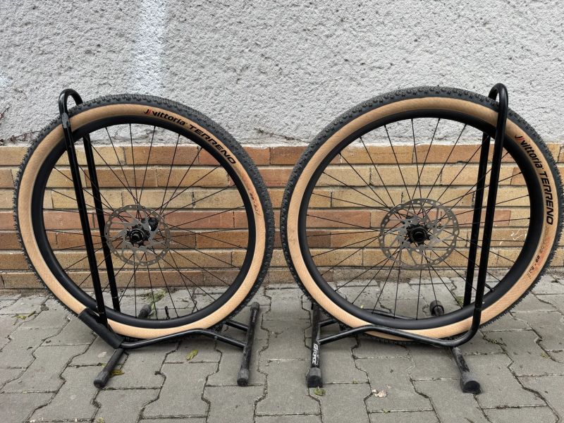Zapletená karbonová kola Farsports W33