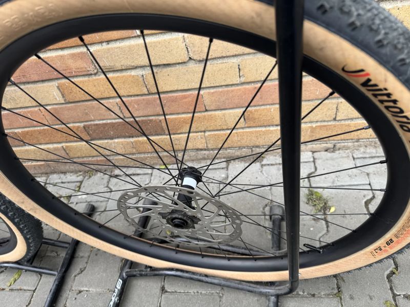 Zapletená karbonová kola Farsports W33