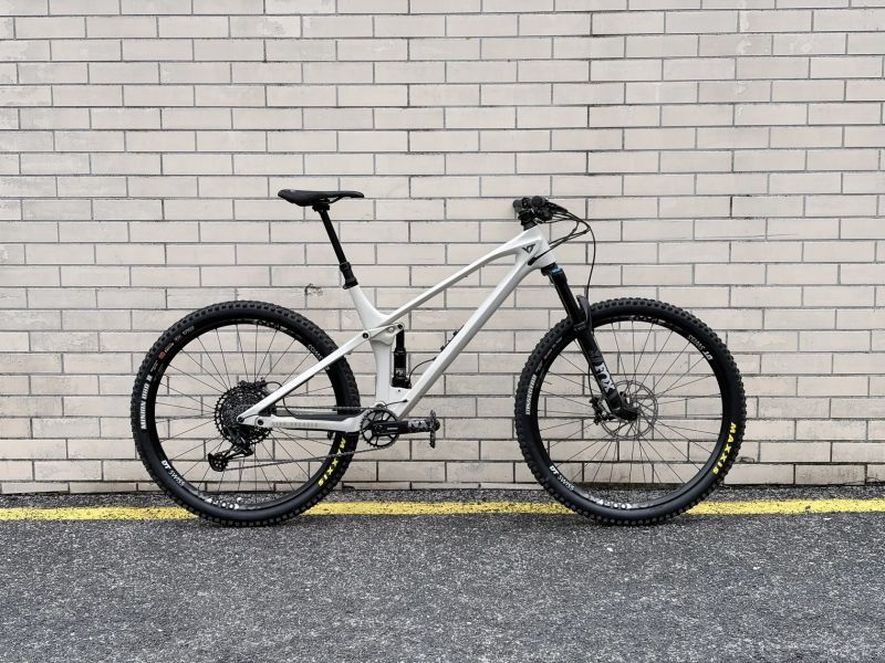 YT Industries IZZO Comp 29", vel. XL, roku 2020