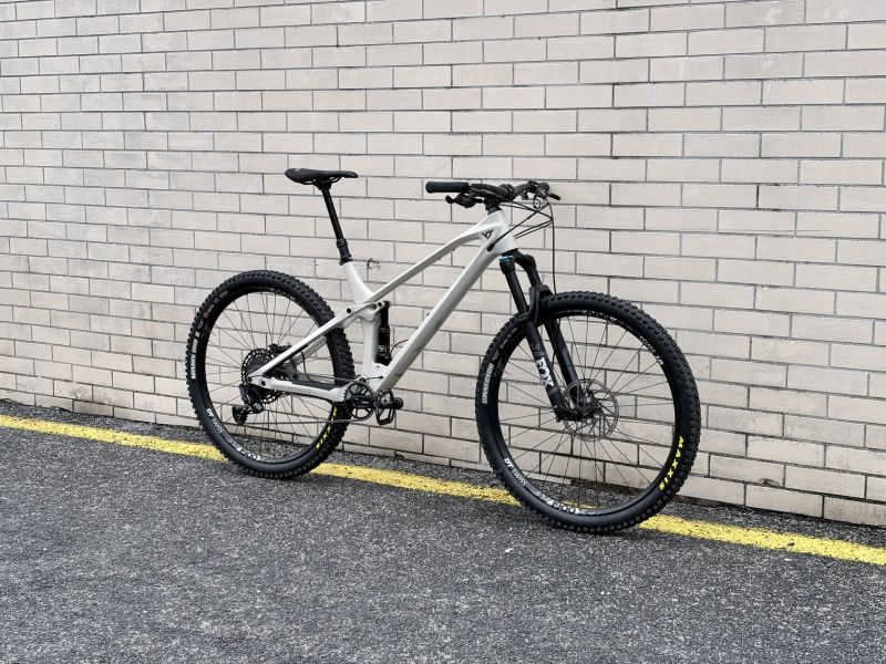 YT Industries IZZO Comp 29", vel. XL, roku 2020