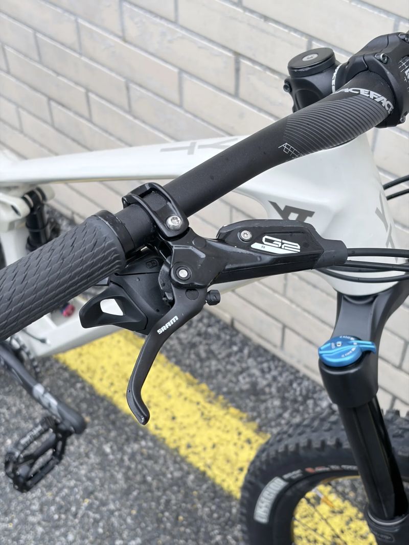 YT Industries IZZO Comp 29", vel. XL, roku 2020