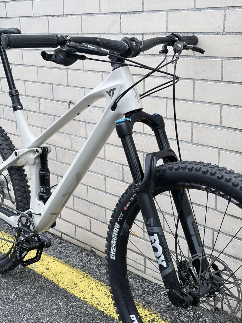 YT Industries IZZO Comp 29", vel. XL, roku 2020