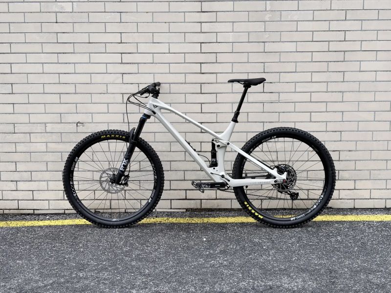 YT Industries IZZO Comp 29", vel. XL, roku 2020