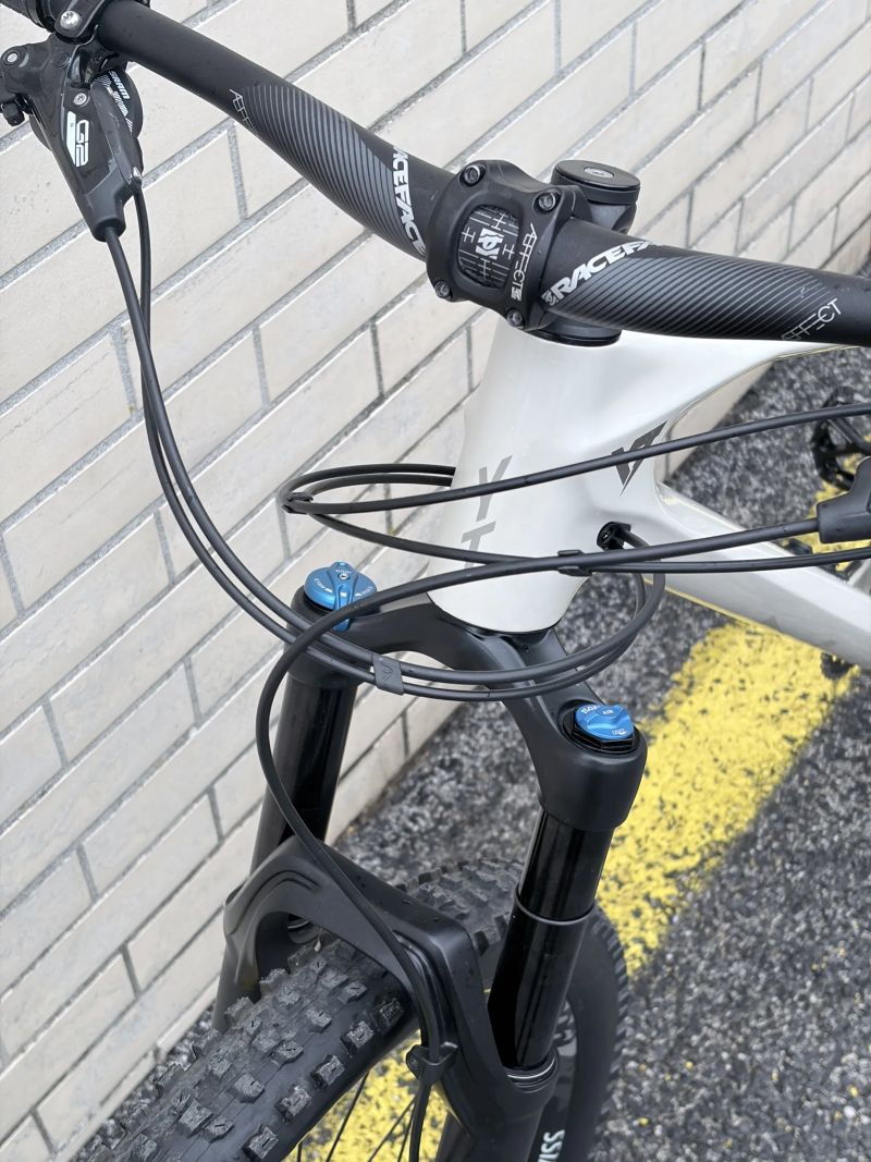 YT Industries IZZO Comp 29", vel. XL, roku 2020