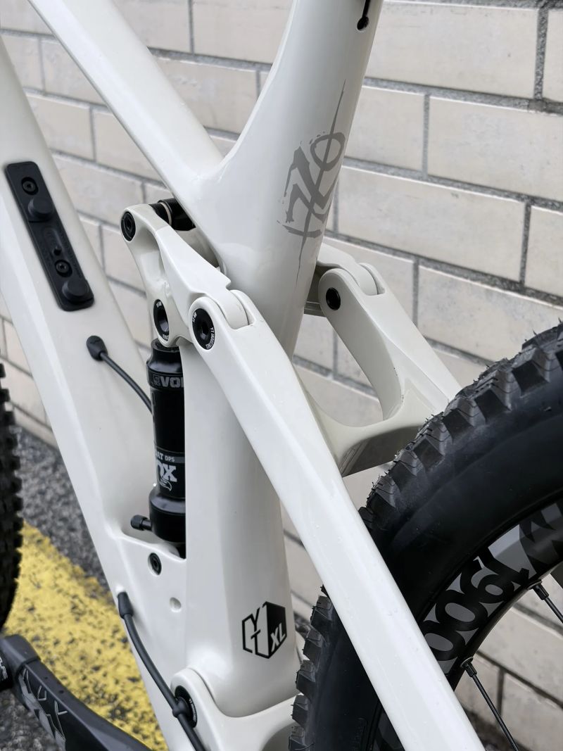 YT Industries IZZO Comp 29", vel. XL, roku 2020