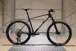Superior XP CRB 19“ – Nové XC Carbon (10,9 kg)