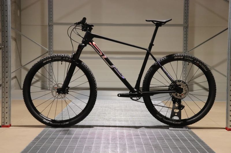 Superior XP CRB 19“ – Nové XC Carbon (10,9 kg)