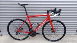silnička Focus Izalco Race Disc 9.8, Ultegra, velikost 57