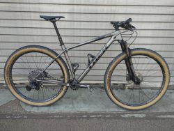 Trek Procaliber 9.8 SL, karbonová kola Bontrager 
