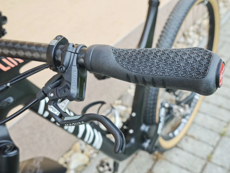 Canyon Lux SL CF8 Race, top stav